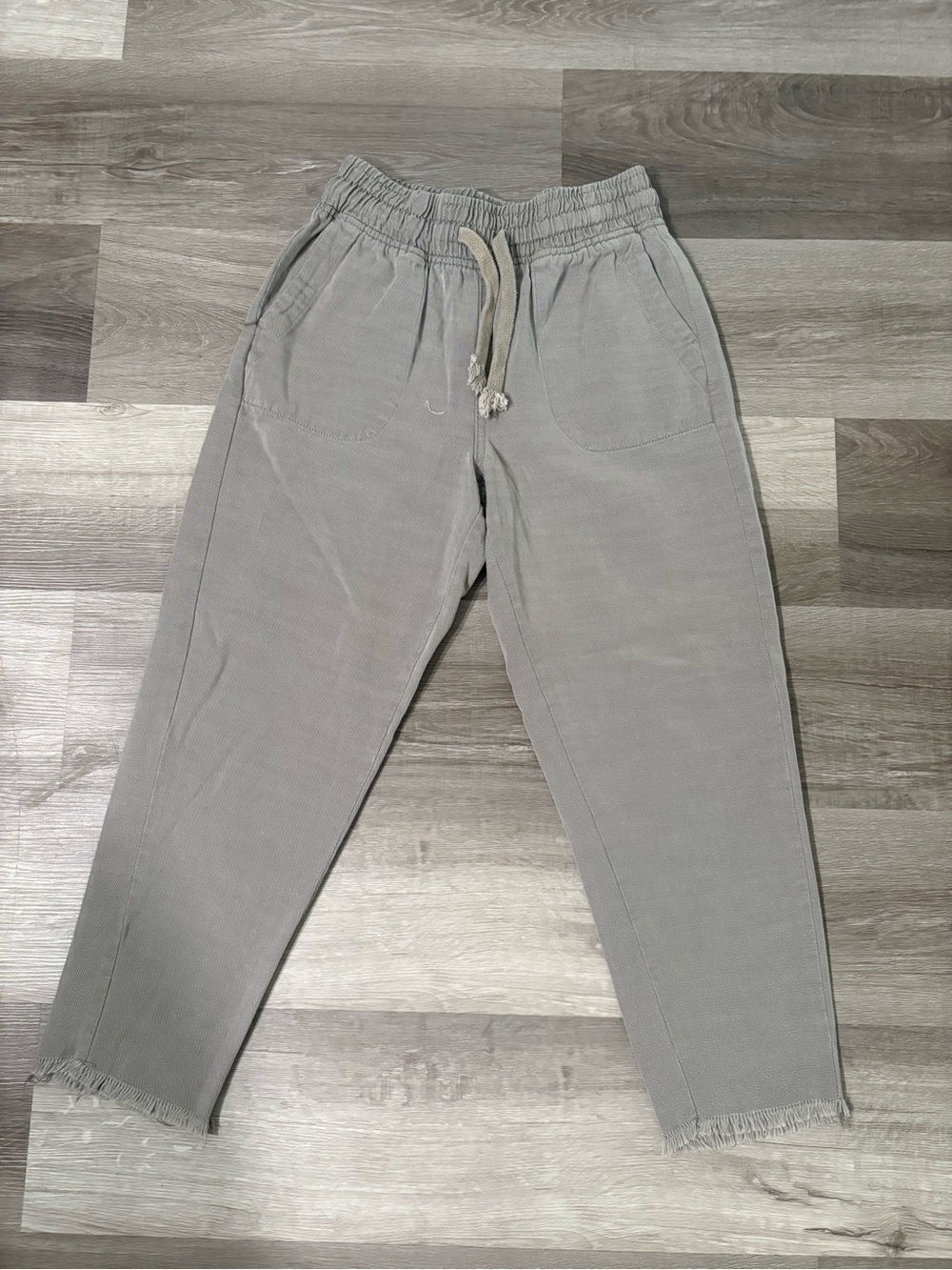 Black Tape Women’s Casual Pull on Pants. Sage green size small